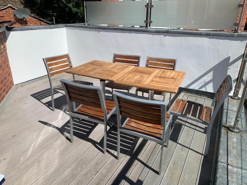 School Path Ironbridge Home With Roof Terrace Exteriér fotografie