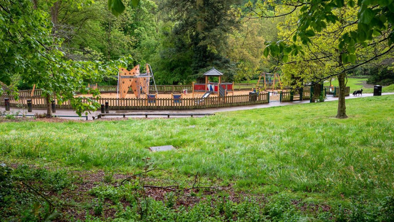 School Path Ironbridge Home With Roof Terrace Exteriér fotografie