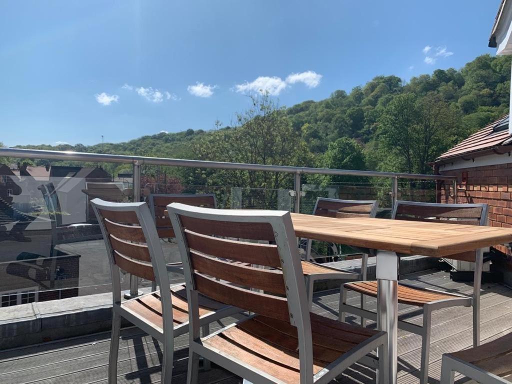 School Path Ironbridge Home With Roof Terrace Exteriér fotografie