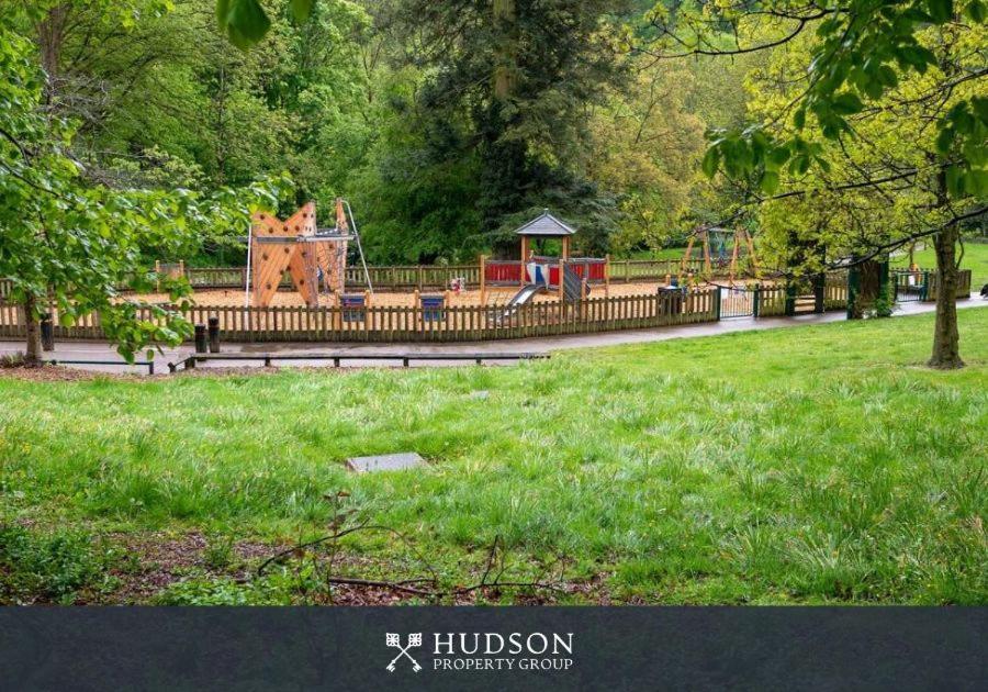 School Path Ironbridge Home With Roof Terrace Exteriér fotografie